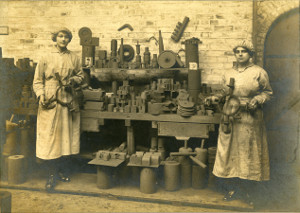 Image of women factory workers during WW1