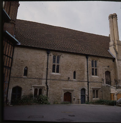 Photo of Vicars’ Hall with entrance to Undercroft